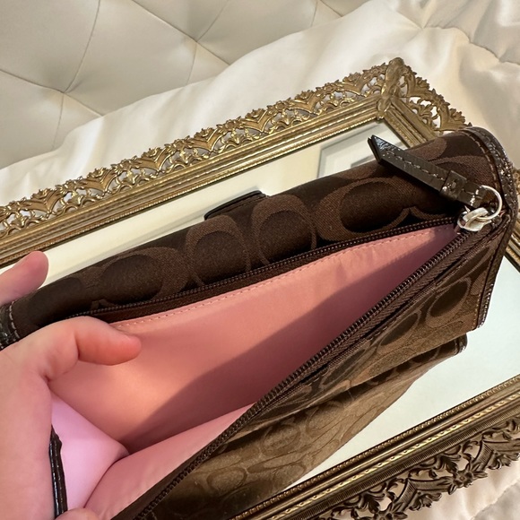 Beautiful Brown Coach Wallet !! - Picture 4 of 8
